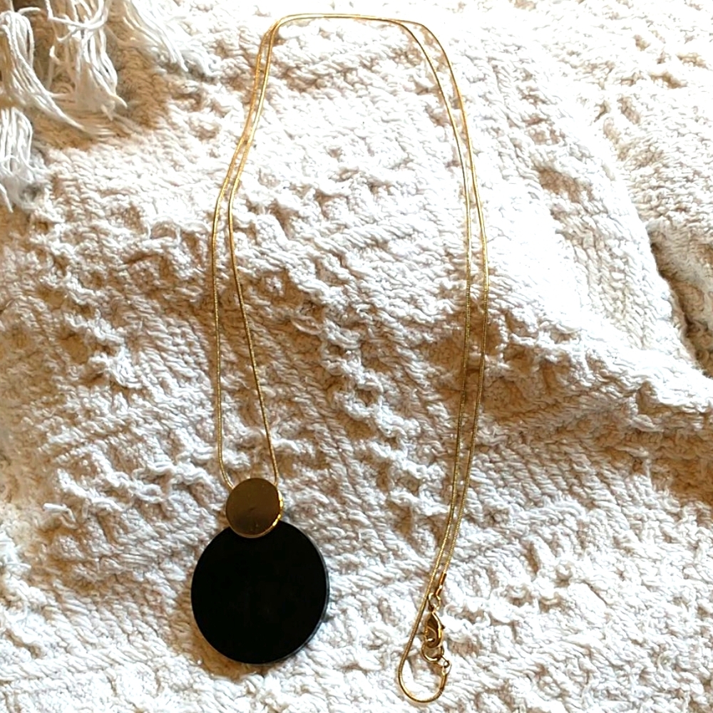 Black pendant necklace